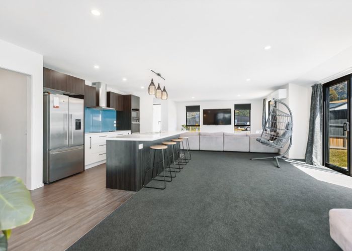  at 10 Magpie Place, LAKE HAWEA