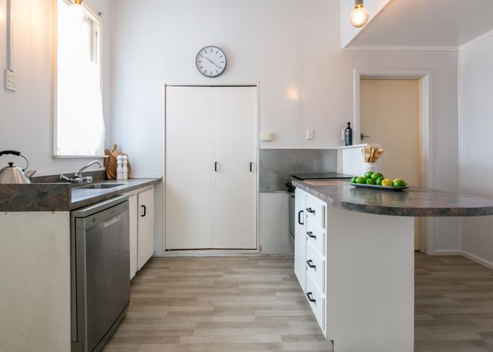  at 400 Nelson St N, Mayfair, Hastings