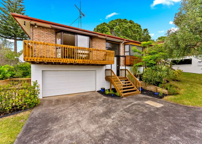  at 1/12 Greenvalley Rise, Glenfield, Auckland