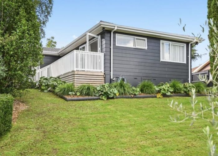  at 5 Homestead Place, Glenview, Hamilton