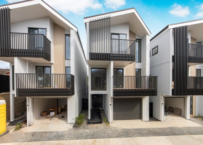  at 10-12 White Heron Drive, Massey, Waitakere City, Auckland