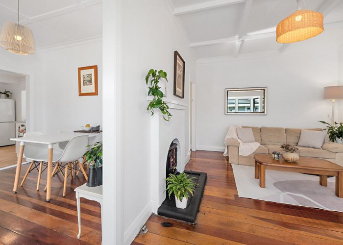  at 2/33A Glen Road, Stanley Point, Auckland