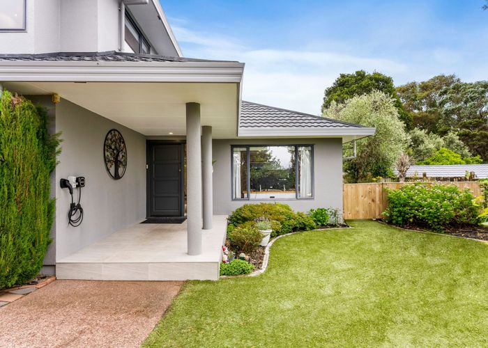  at 12 La Roche Place, Northcote, Auckland
