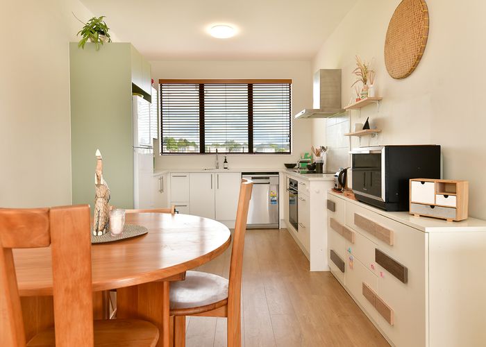  at 1 Bloom Crescent, Sunnyvale, Auckland