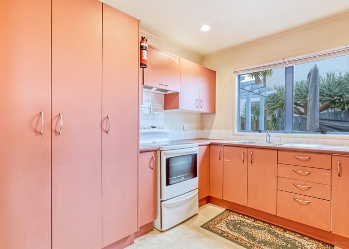  at 5/485 Don Buck Road, Massey, Waitakere City, Auckland