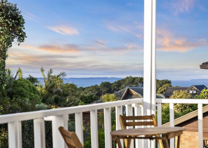  at 1/52 Aberdeen Road, Campbells Bay, Auckland