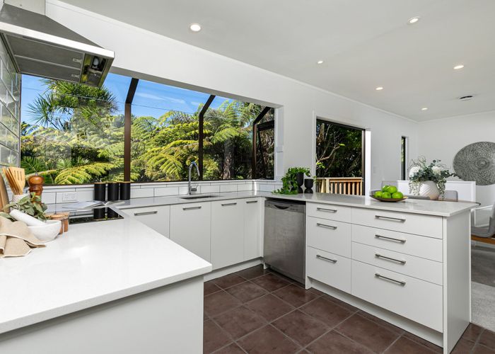  at 2/47 Lyons Avenue, Murrays Bay, Auckland