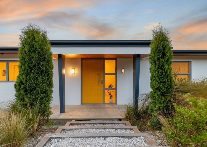  at 5 Stoneyridge Close, Mount Pleasant, Christchurch