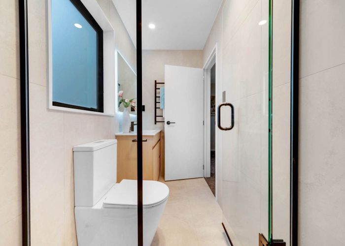  at 2/8 Gordon Road, Papatoetoe, Manukau City, Auckland