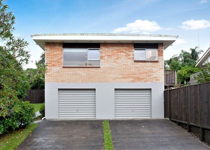  at 2/8 Houghton Street, Meadowbank, Auckland