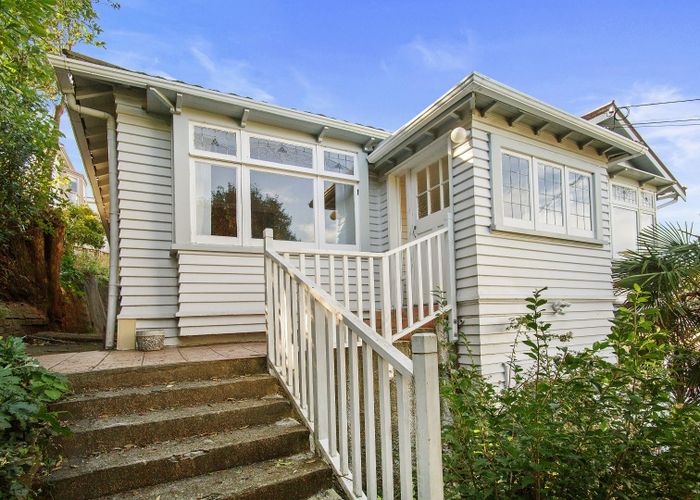  at Upper/8 Akatea Street, Berhampore, Wellington, Wellington