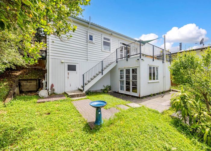  at 90 Arran Road, Browns Bay, Auckland