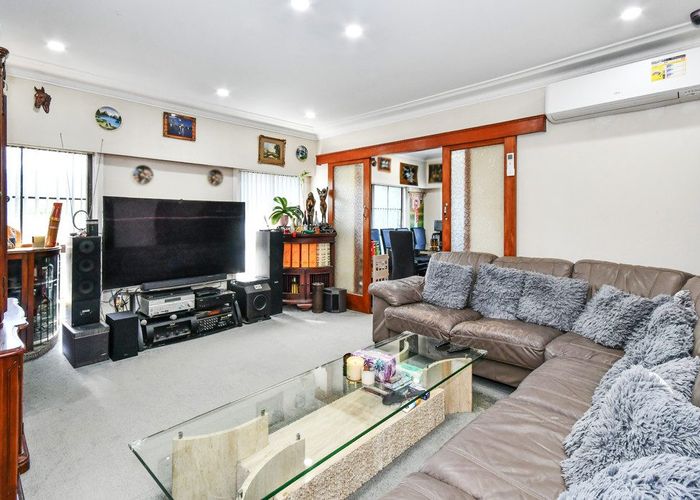  at 1 Swaffield Road, Papatoetoe, Auckland