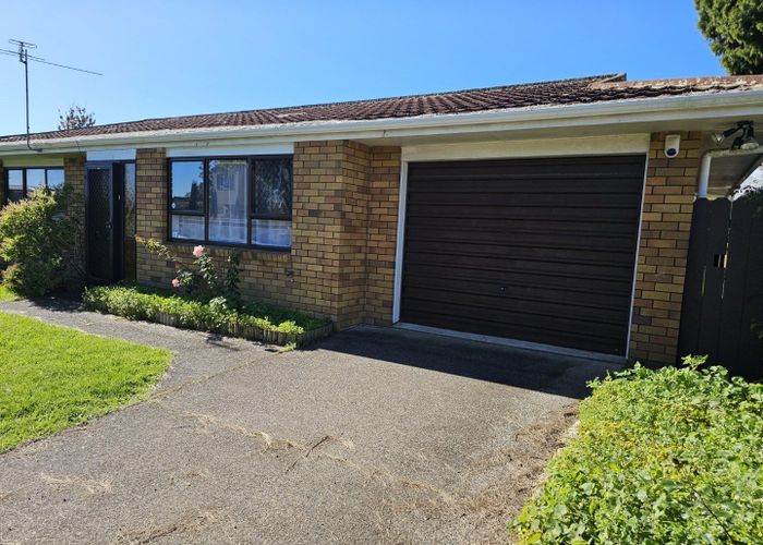  at 1 Pinedale Place, Henderson, Waitakere City, Auckland