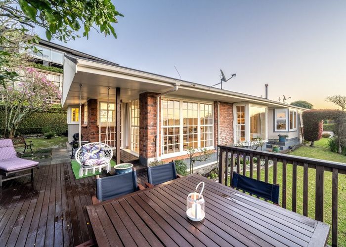  at 2/18 Chilton Place, Mellons Bay, Manukau City, Auckland