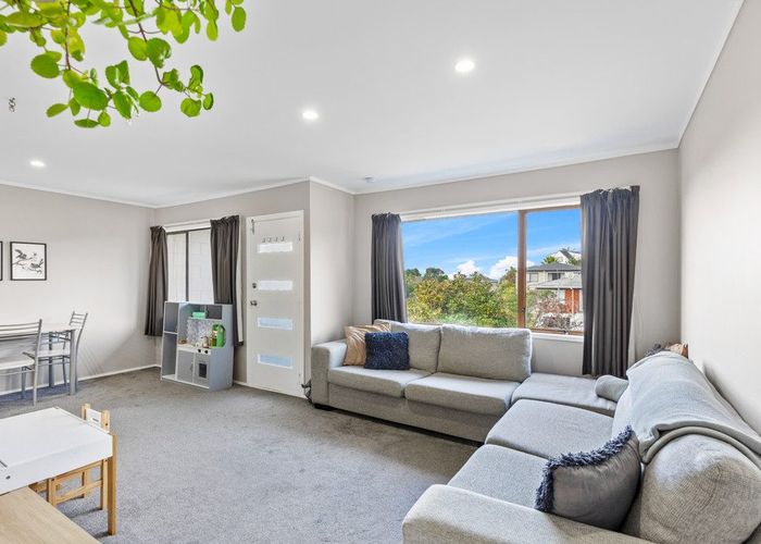  at 2/2 Forsythe Place, Massey, Waitakere City, Auckland