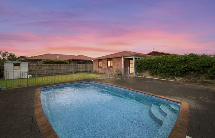  at 11 Mirabell Place, Golflands, Auckland