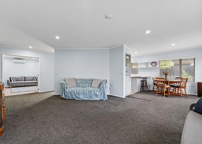  at 8 Donegal Place, Katikati