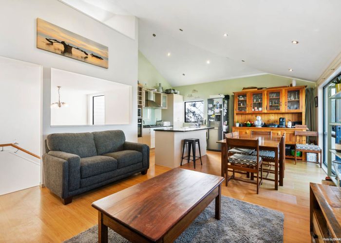  at 2/274 Glamorgan Drive, Northcross, Auckland