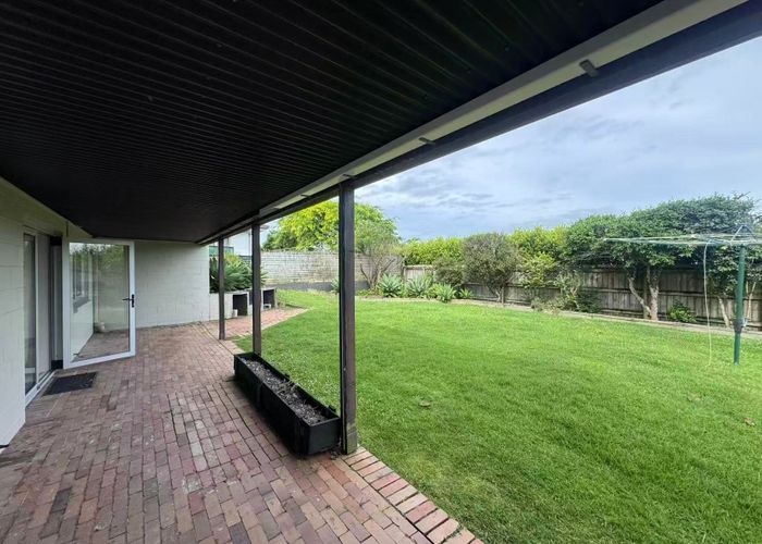  at 5 Stapleford Crescent, Browns Bay, North Shore City, Auckland