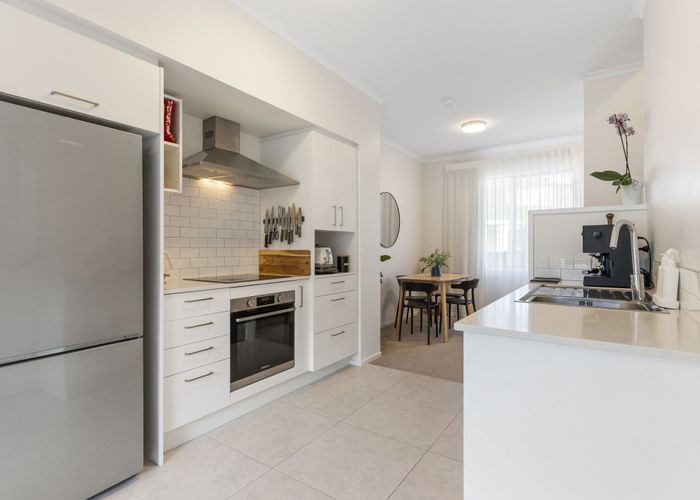  at 4 Hononga Lane, Northcote, North Shore City, Auckland
