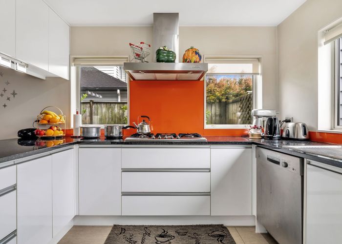  at 33 Pickaberry Avenue, Papakura, Papakura, Auckland