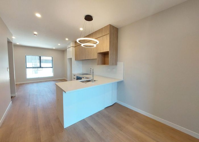  at 1/10 Newington Road, Henderson, Waitakere City, Auckland