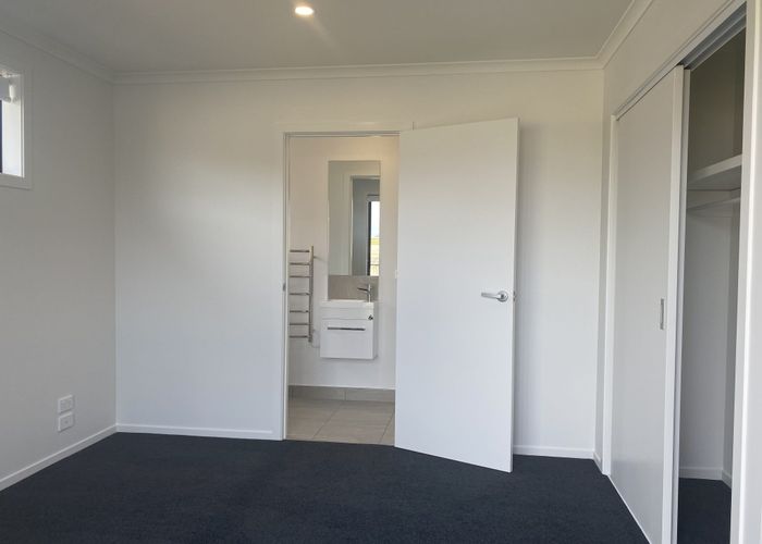  at 4/223 Baverstock Road, Grandview Heights, Hamilton