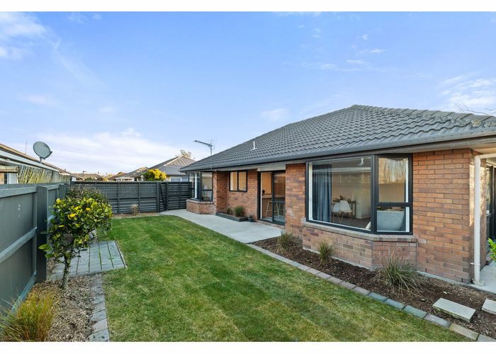  at 2/69 Tyrone Street, Belfast, Christchurch