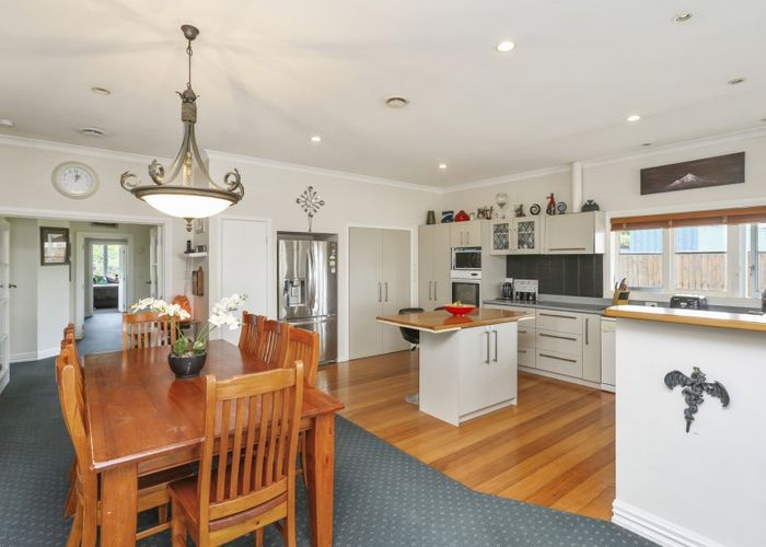  at 104 Pembroke Road West, Pembroke, Stratford