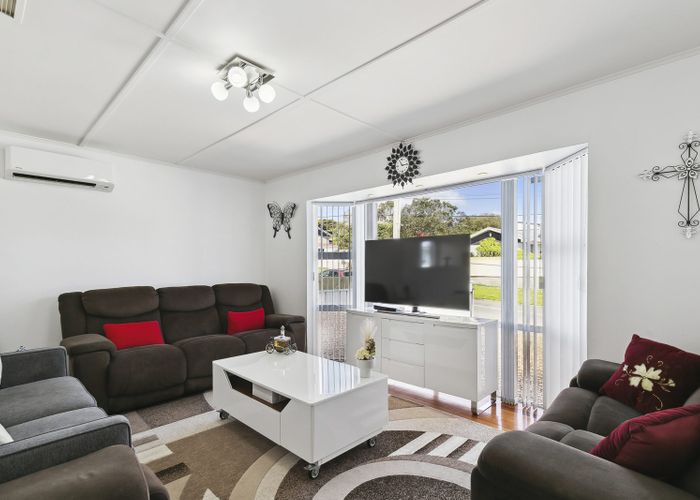  at 17 Kenmore Street, Newlands, Wellington