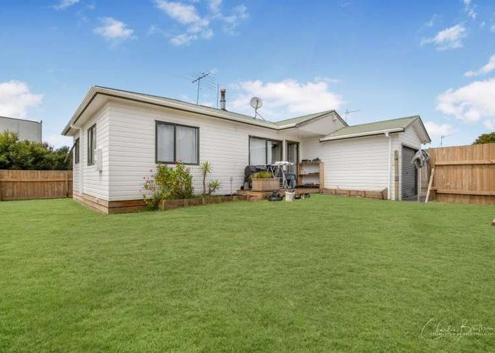  at 2/20 Eulogy Place , Randwick Park, Manukau City, Auckland