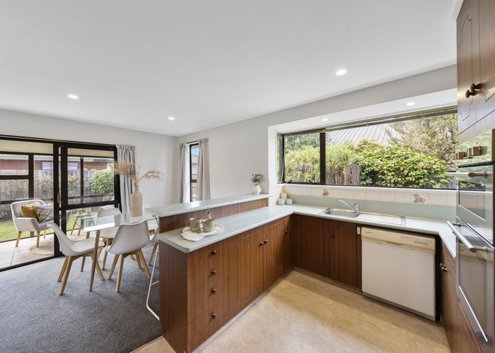  at 2/6 Topaz Place, Bishopdale, Christchurch