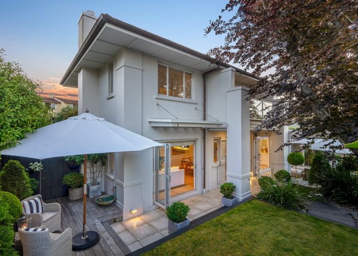  at 2/43 Byron Avenue, Takapuna, Auckland