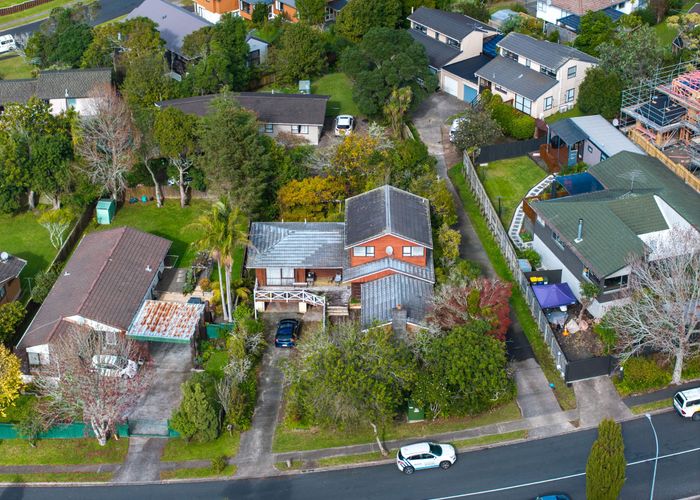  at 121 Oaktree Avenue, Browns Bay, North Shore City, Auckland