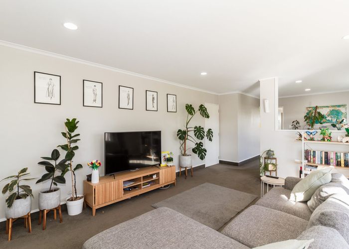  at 2 Derby Place, Tamatea, Napier