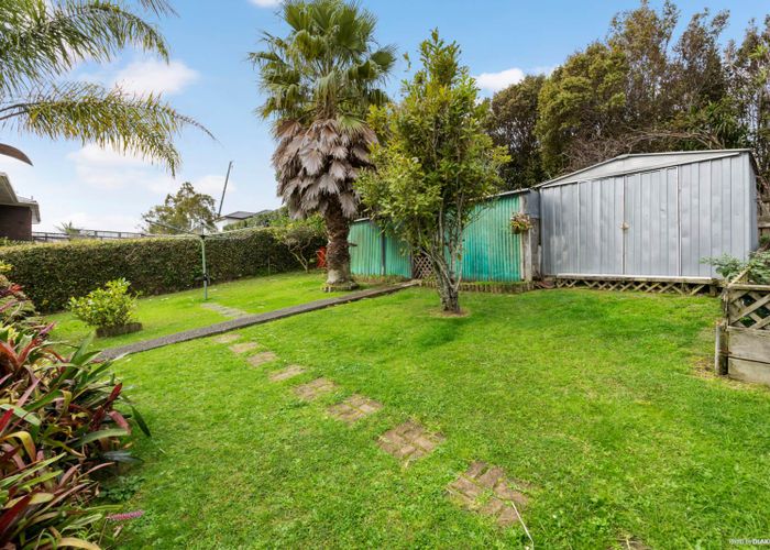  at 16 Waverley Avenue, Glenfield, Auckland