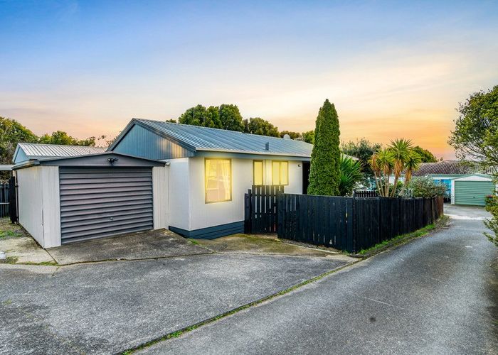  at 1/9 Kimdale Place, Totara Heights, Manukau City, Auckland