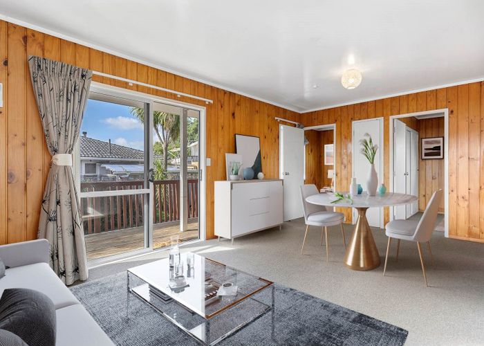  at 2/4 Ashbourne Place, Glendene, Auckland