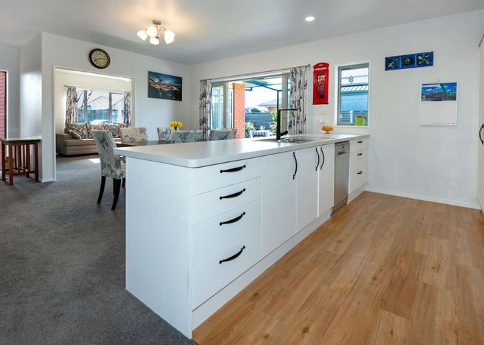  at 14 St Peters Close, Woolston, Christchurch