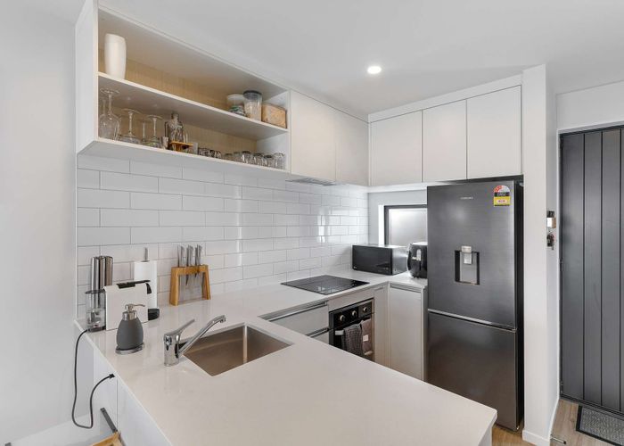  at 5/119 Bruce McLaren Road, Henderson, Waitakere City, Auckland