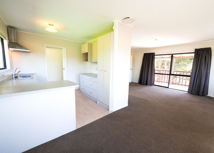  at 18 Holmes Dr S, Massey, Waitakere City, Auckland