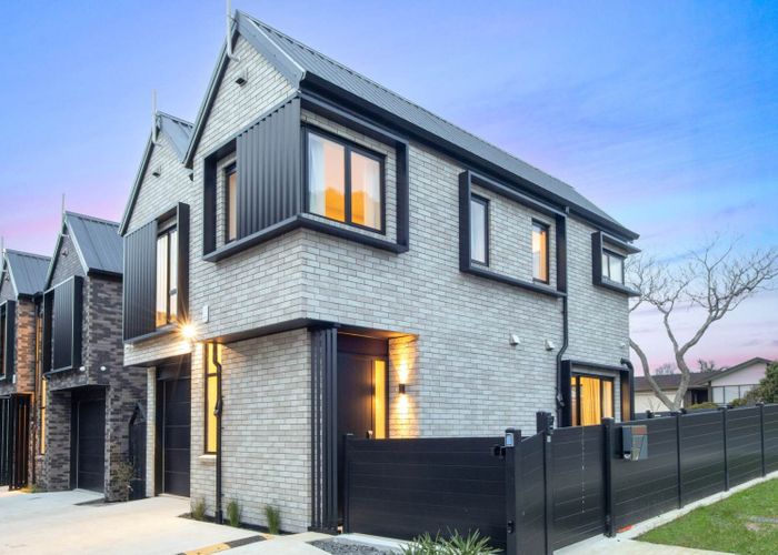 at 1 Galloway Crescent, Farm Cove, Manukau City, Auckland