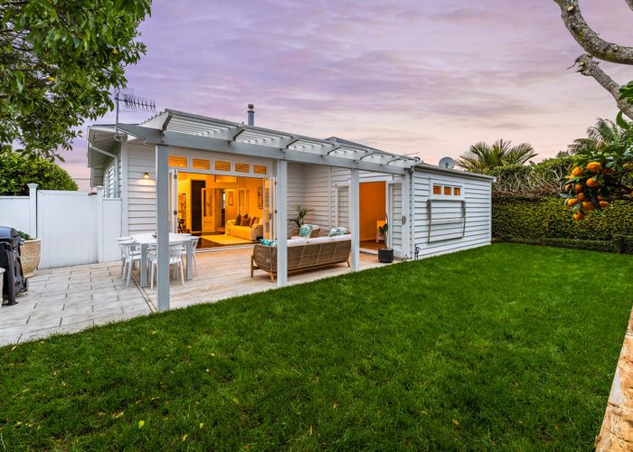  at 1/20 Richmond Avenue, Northcote Point, Auckland