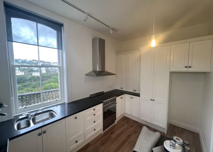  at 16B Hadfield Terrace, Kelburn, Wellington