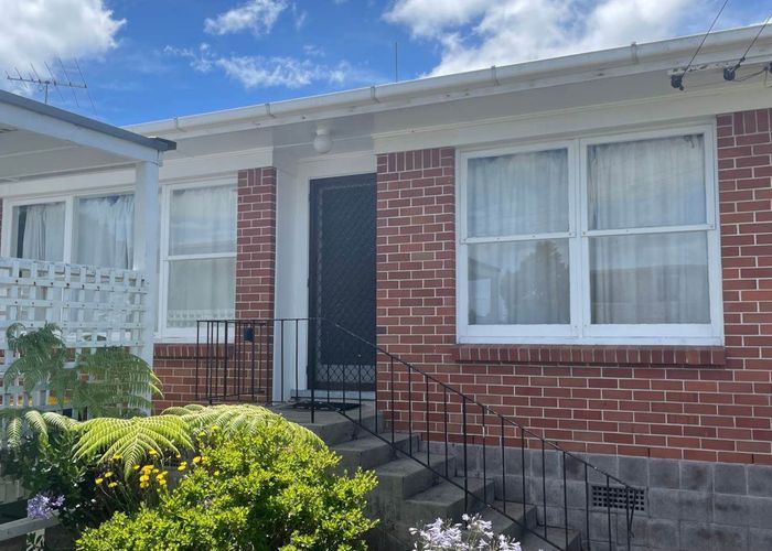  at 2/22 Coronation Road, Hillcrest, North Shore City, Auckland