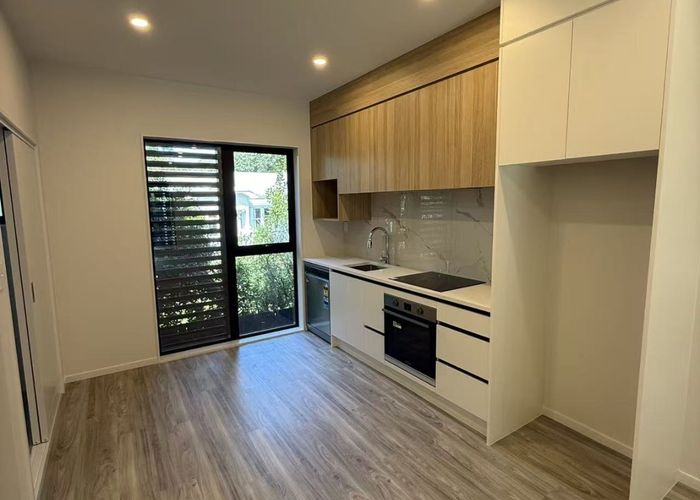 at 2/5 Mount Albert Rd, Mount Albert, Auckland City, Auckland