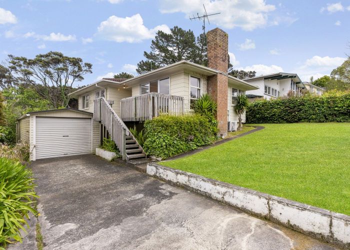  at 51 Easton Park Parade, Glenfield, North Shore City, Auckland
