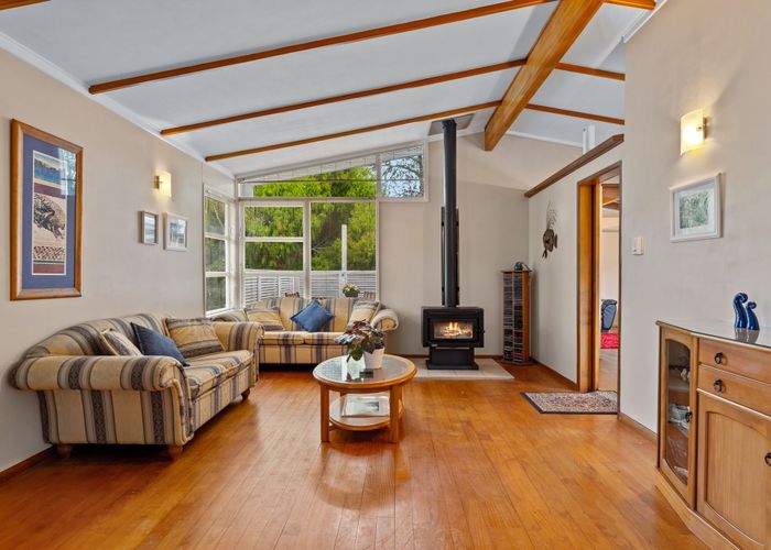  at 16 Rosalind Road, Glenfield, Auckland