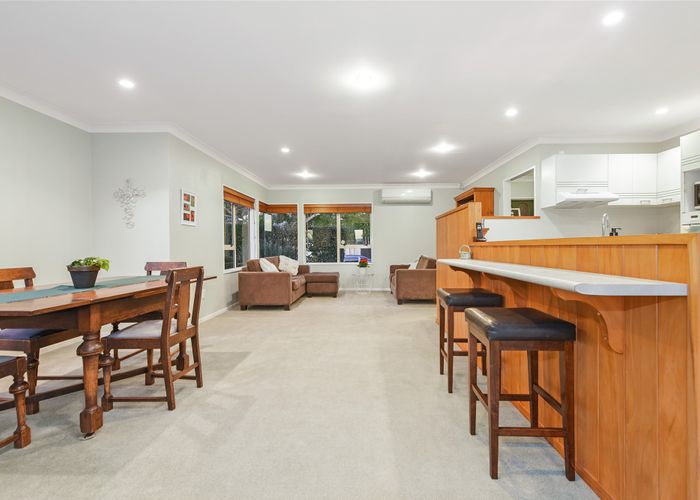  at 16 Sunny Dale, Western Heights, Hamilton